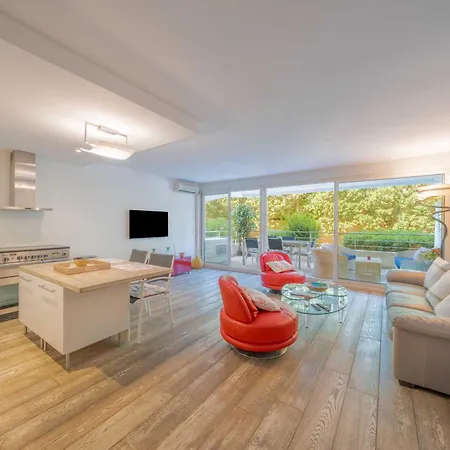Charming With Pool 2br 4p - Apartman